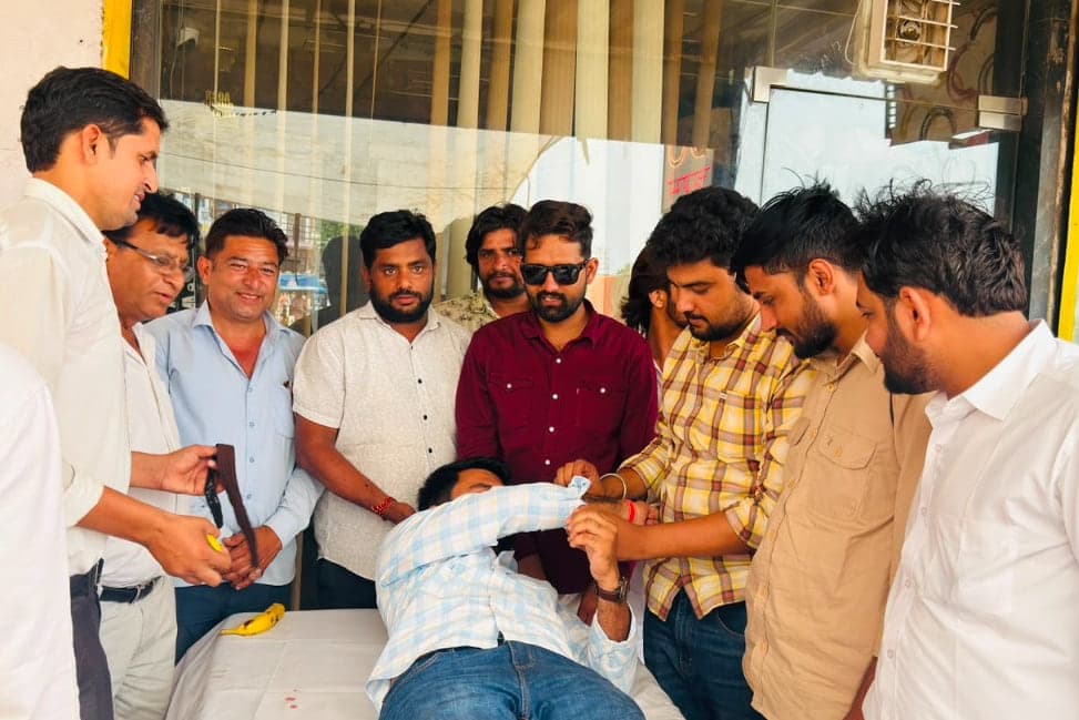 Balaji Blood Bank Reengus medical team collecting blood from a donor at the Jaipur camp
